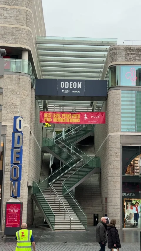 Staircase, with escalator behind, leading to Odeon Cinema in Liverpool One . Vidéo 330160920