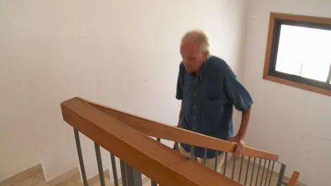 Stairs up 動画素材 113037728