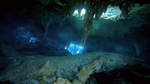 Stalactites mirrored by water surface reflection in cave Stock-Footage 331797317