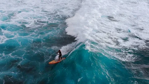 Stand Up Paddle Boarder Surfing Waves in Ocean - Aerial 4K Vídeo Stock 98962945