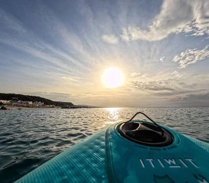 Stand up paddle into the sunset Stock-Fotos