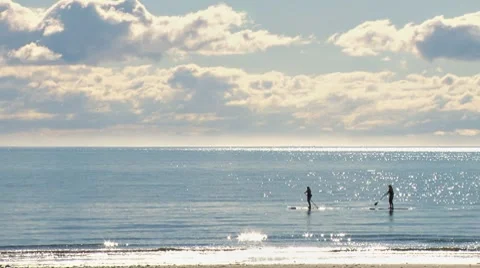Stand Up Paddle Surfers 1 Vídeo Stock 8651728