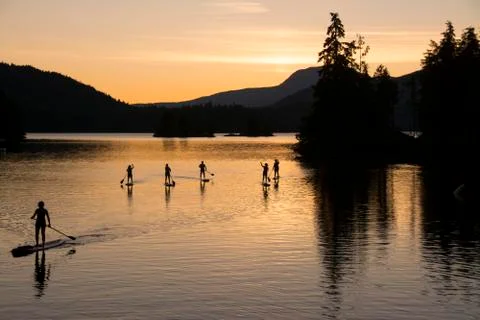 Stand Up Paddleboard group on Ruby Lake, Sunshine Coast, British Columbia, Foto stock