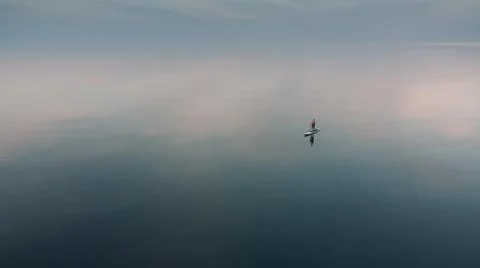 Stand up paddleboarding on the endless water surface Foto stock