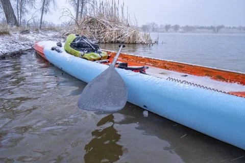 Stand up paddling in winter Stock-Fotos