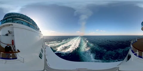 Standing on the back of a cruise ship Video stock 199731758