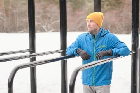 Standing between parallel bars Stock-Fotos