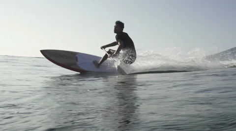 STANDUPPADDLE WATER BOTTOMTURN 库存影片 32273712