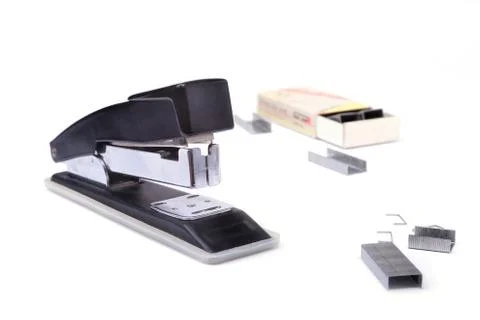 The stapler is used in the office to manually connect paper. Foto stock