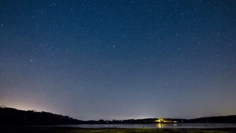 Star and Cloud Nighttime Timelapse over Lake 4K 動画素材 71939464