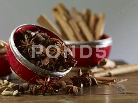 Star anise, cinnamon sticks and cardamom Stock Photos