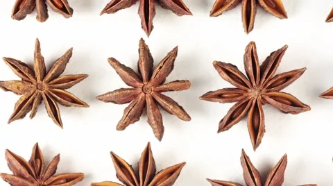 STAR ANISE IN CLOSE UP MACRO TRACKING SHOT OVERHEAD Vidéo 62232150