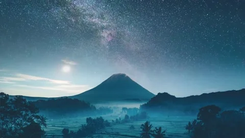 Star time lapse over volcano in tropical rain forest  Loopable Stock Footage 155985442
