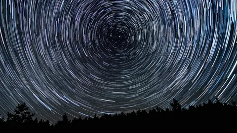 Star trails in the night sky Stock-Footage 139866191