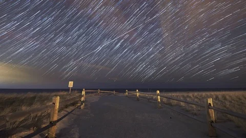 Star Trails passing at Strathmere Beach in New Jersey Vidéo 72336711