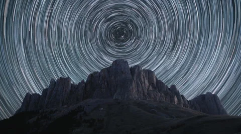 Star trails time-lapse. Vídeo Stock 60054946