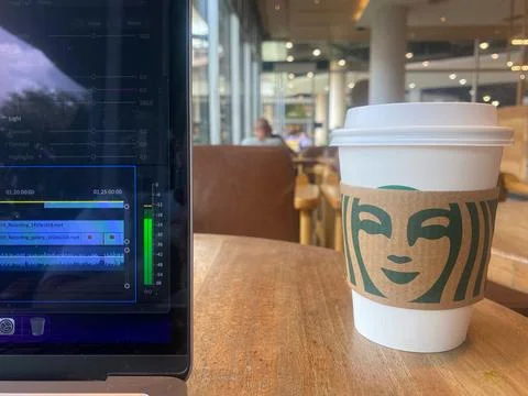Starbacks-Cup-&amp;-Laptop Stock Photos