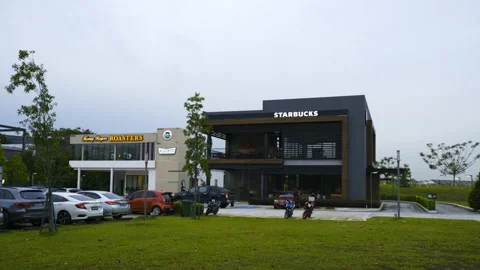 Starbuck Outlet Timelapse Stock Footage 170950568