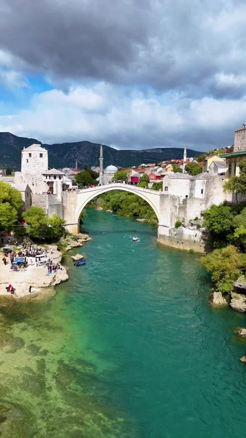 Stari most old bridge spanning the neretva river in mostar Stockbeeldmateriaal 341778525