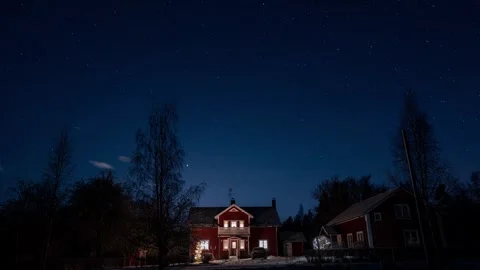 Starry and cloudy night timelapse behind old house in Sweden Vídeos de archivo 240347426