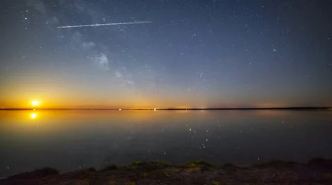 Starry night at the lake Video stock 33439511
