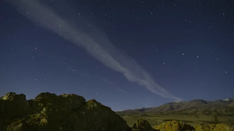Starry night in the mountains. Cloud time-lapse Video stock 102498251