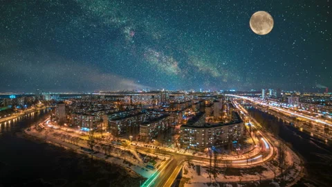 The starry sky with a moon above the night city. time lapse Vídeos de archivo 106846751