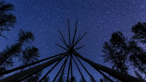 Stars Over An Old Teepee Frame Timelapse Vídeo Stock 98325353