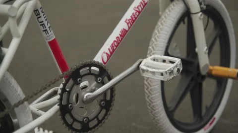 Start bmx slowly Stock Footage 195082266