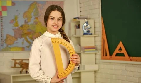 Start the brain engine. School girl hold protractor rule. Instrument of Foto stock