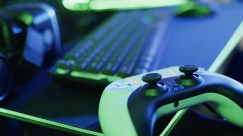On start, camera focusing on controller while HUD icons growing and fading, Stock Footage 335465480