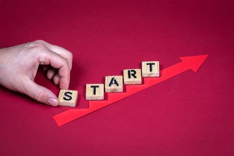 START concept. Red arrow indicates the development and growth Stock-Fotos