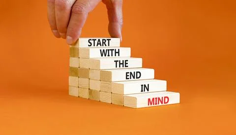 Start in end of mind symbol. Concept words Start with the end in mind on wo.. Stock Photos