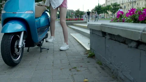 Start the engine with Kick starter Video stock 159163249