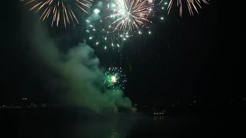 Start of the fireworks launch Video stock 195511333