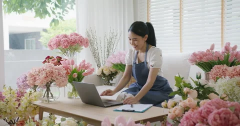 Start good day prepare to reopen online store on social media app. 動画素材 173683286