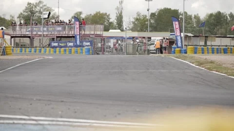 Start karting race Stock-Footage 220932799