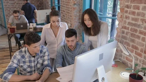Start up Modern Office full of Office Workers, Create new Ideas. Vídeo Stock 93371932