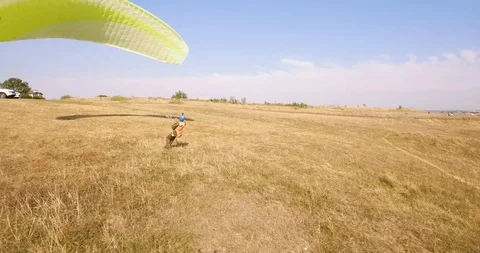 Start of a paragliding flight Video stock 97232835