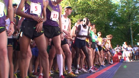 START OF RUNNING RACE LOW ANGLE - 215 Video stock 51476396