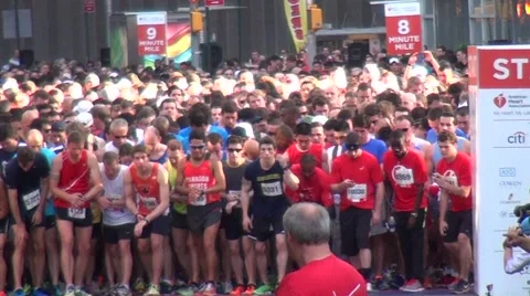 Start of running race in Manhattan Video stock 52352173