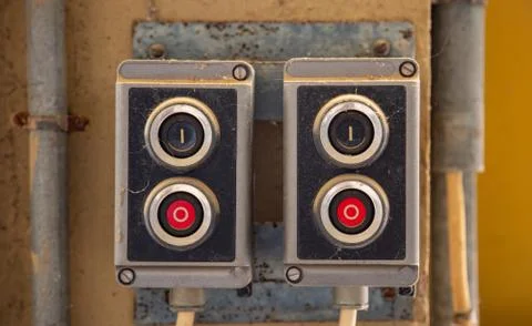 Start, stop concept. Push buttons, red and black color switches old retro ind Foto stock