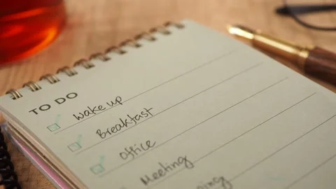 Start your day with a simple to-do list for morning tasks Stockbeeldmateriaal 332199673