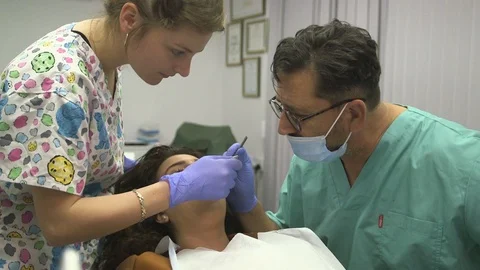 Starting a dentist checkup Video stock 113191127
