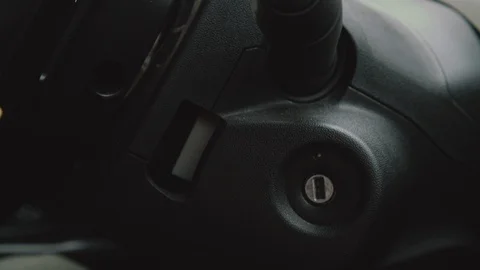 Starting the engine / turning the car key Vídeos de archivo 110799616