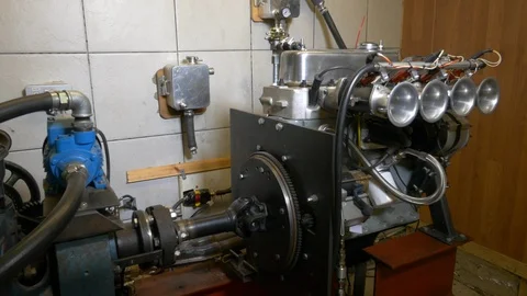 Starting an engine under dynamometer test 스톡 동영상 100757476