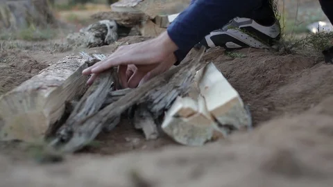 Starting a fire in a campfire hole Stock-Footage 90822001