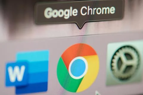 Starting google chrome application on computer 스톡 사진