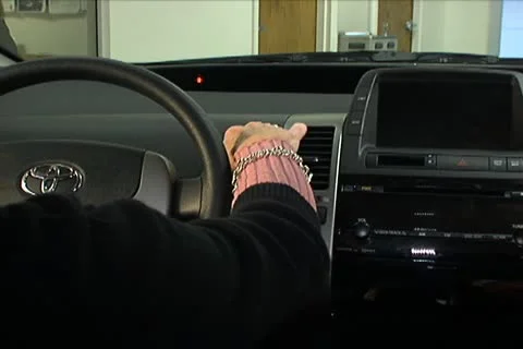 Starting a Hybrid 動画素材 10704346