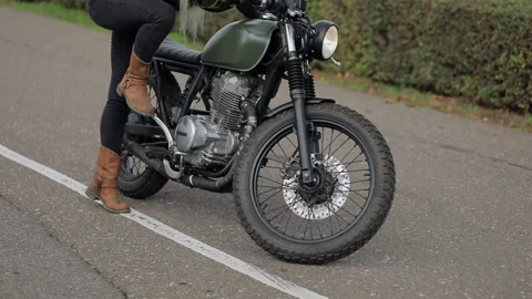 Starting a motorcycle engine without a starter Video stock 157153267